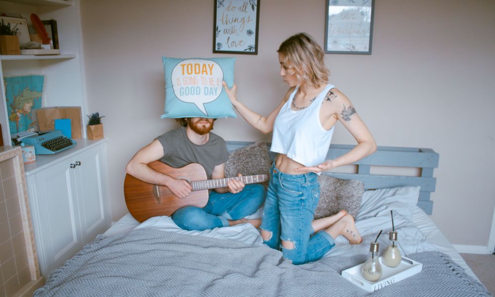 Ποια είναι τελικά η εποχή που ερωτευόμαστε περισσότερο;