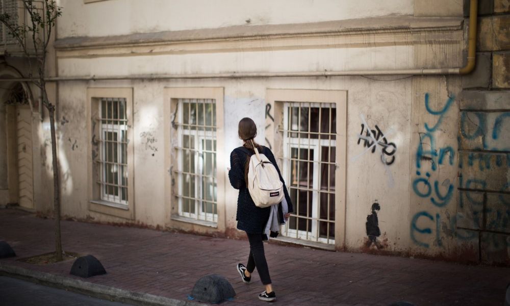 Πώς θα απαντήσεις στο catcalling χωρίς να θέσεις τη ζωή σου σε κίνδυνο;