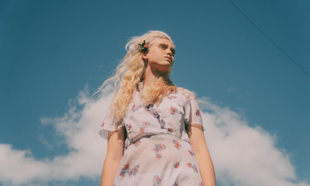 Γιατί μπαίνεις σε lonely mood ακόμα και όταν βρίσκεσαι με την παρέα σου