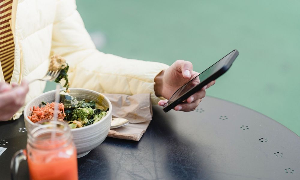 Παγκόσμια Ημέρα Χορτοφαγίας: Τα vegetarian snacks που θα σου λύσουν τα χέρια