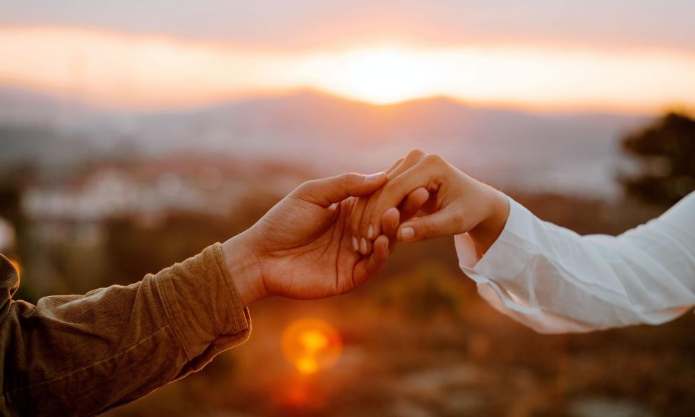 Οι νέες τάσεις στον «κόσμο» των ραντεβού: Από το baecationing στο handticipation!