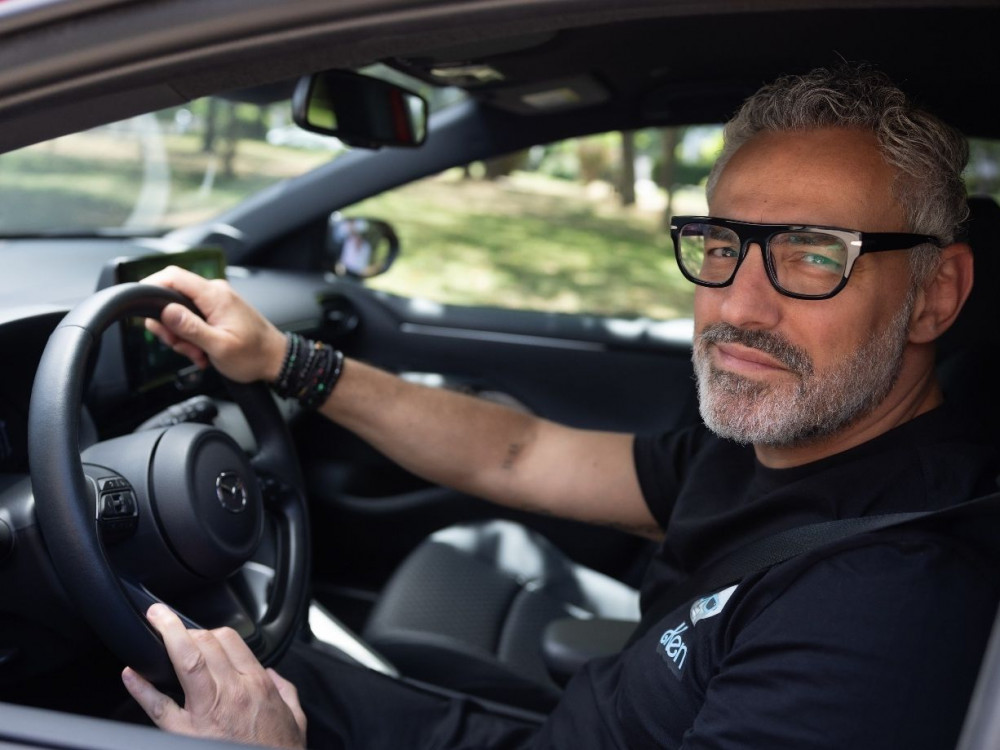 Mazda2 Hybrid: Οδηγώντας οικονομικά και έξυπνα στην «καρδιά» της πόλης