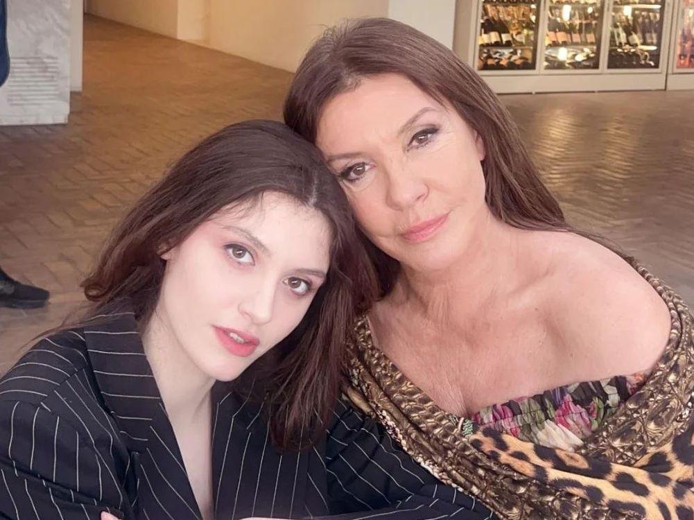 Στα 59 της, η Βάνα Μπάρμπα γνωρίζει πώς να βγαίνει νικήτρια σε κάθε μάχη για την υγεία της