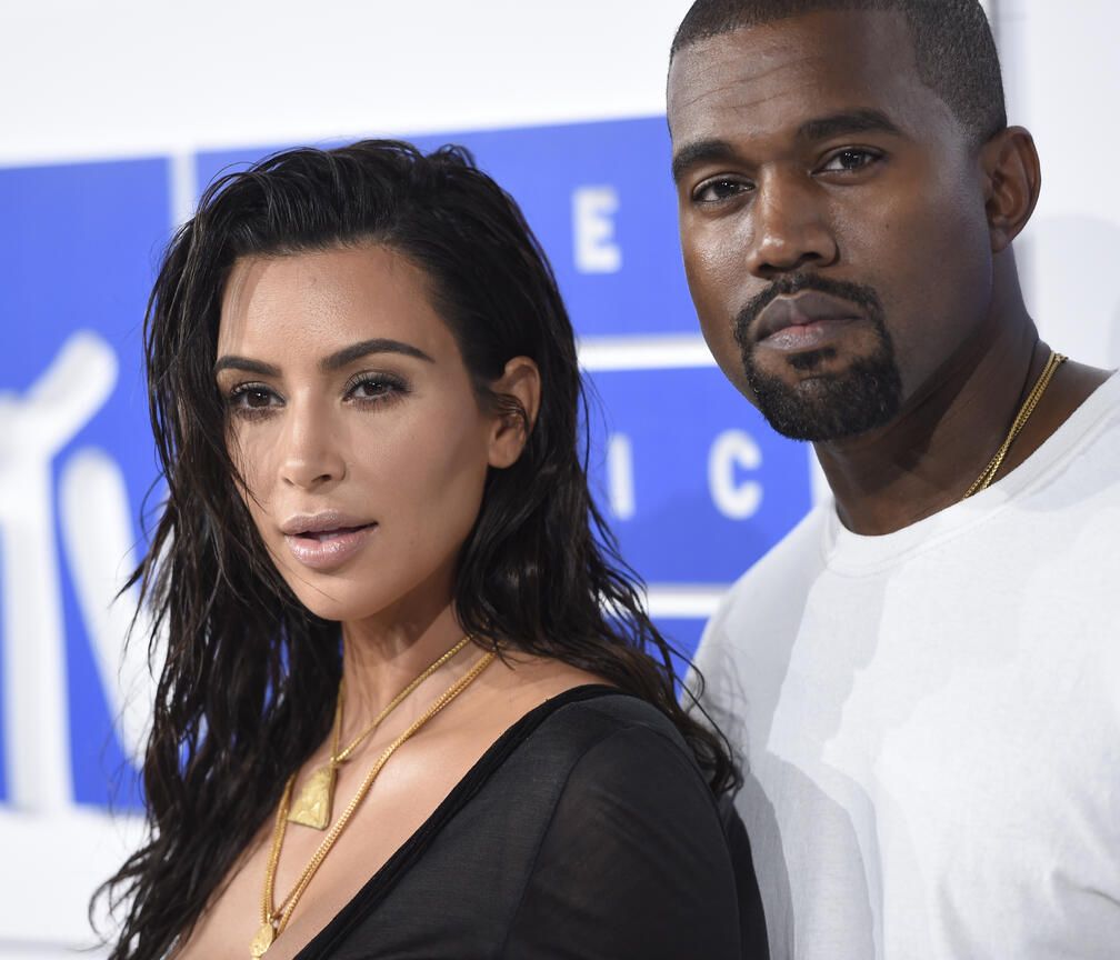 Η Kim Kardashian θα κρατήσει το επίθετο του Kanye West και αυτός είναι ο λόγος