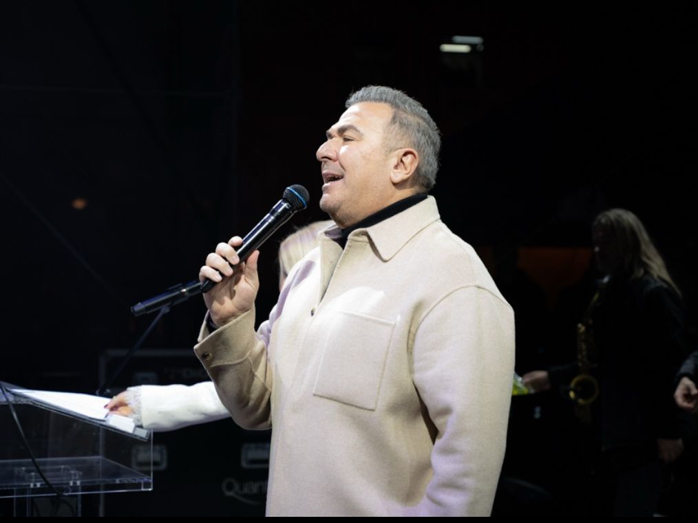 Χριστουγεννιάτικη μαγεία στην πλατεία Αριστοτέλους με τον Αντώνη Ρέμο