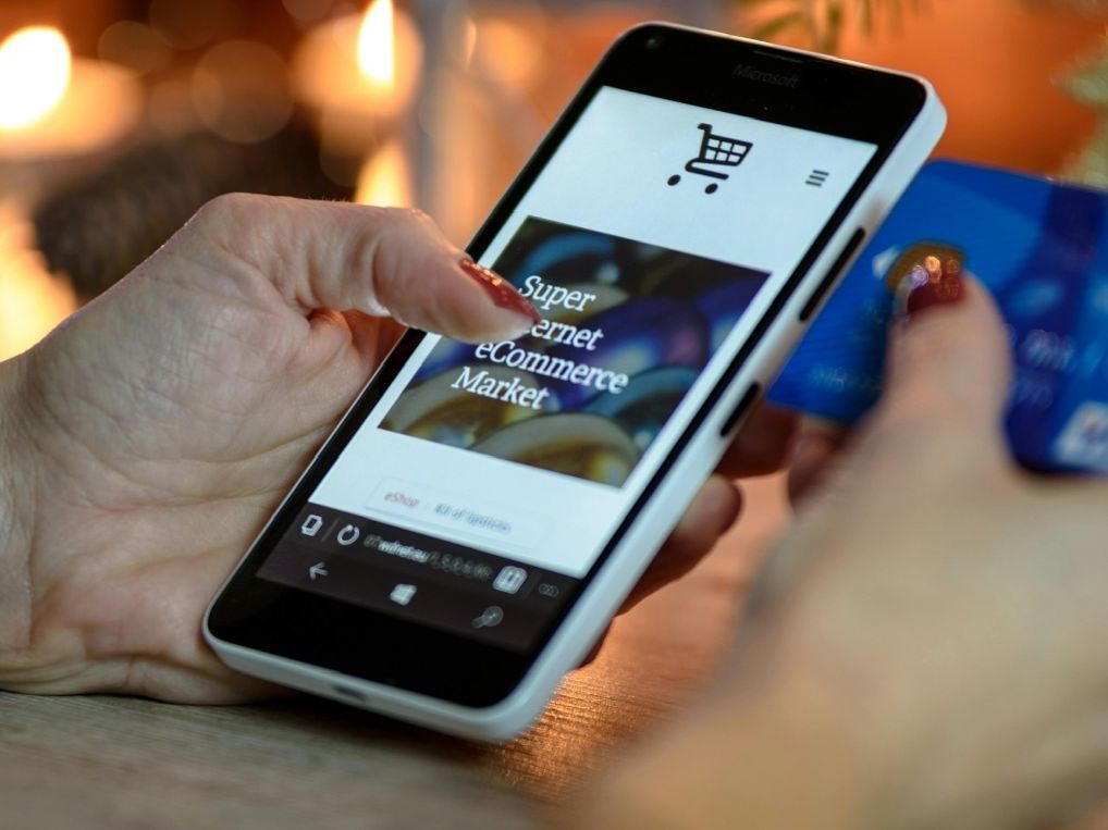 Εθισμός στις αγορές: πότε το shopping παύει να είναι αθώο και τι μπορείς να κάνεις