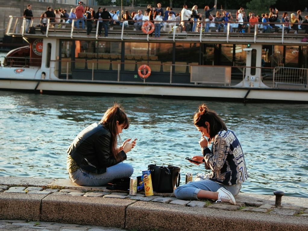 Όταν η φίλη σου το παρακάνει με τις αισθητικές επεμβάσεις: να της το πεις ή όχι;