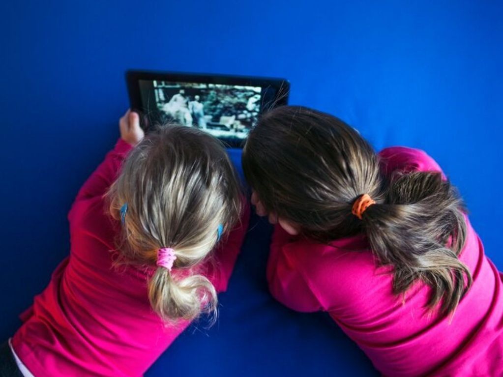 Όταν η πολιτική βία γίνεται περιεχόμενο για παιδιά