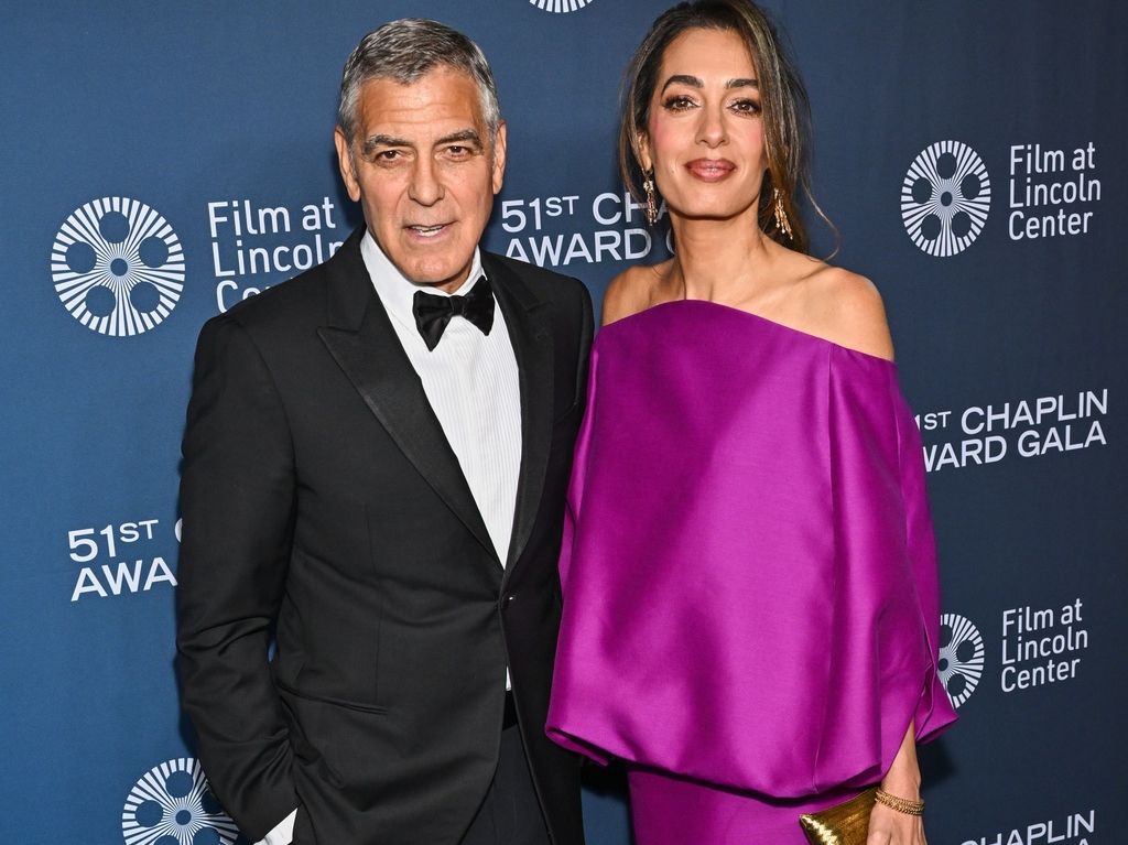 Το magenda dress που φόρεσε η Amal Clooney είναι το χρώμα που ταιριάζει σε όλες
