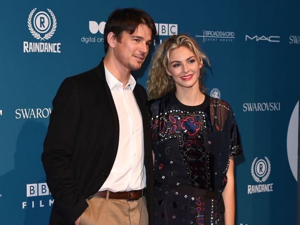Ο Josh Hartnett άφησε τη λάμψη του Hollywood για μια ήσυχη ζωή με τα 4 παιδιά του στην αγγλική εξοχή