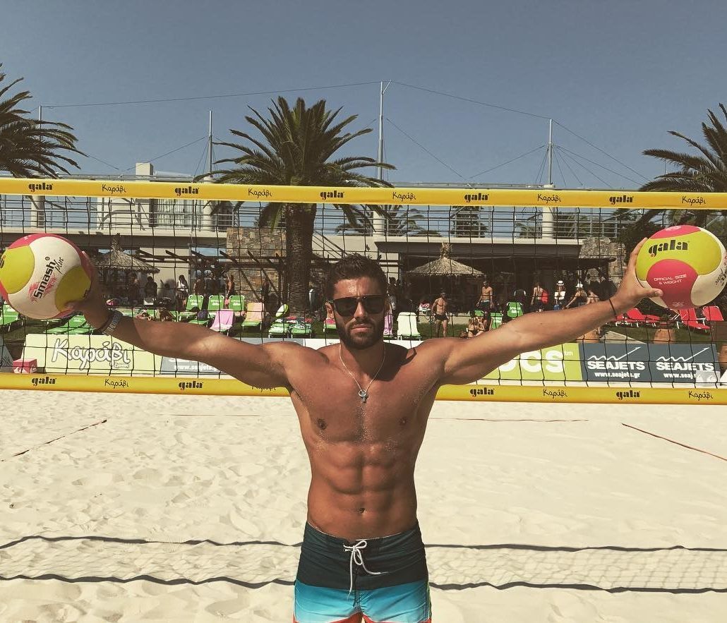 Κωνσταντίνε, εσύ σούπερ σταρ: Η εμφάνισή του σε μαγαζί και η άρνηση να κάνει δηλώσεις