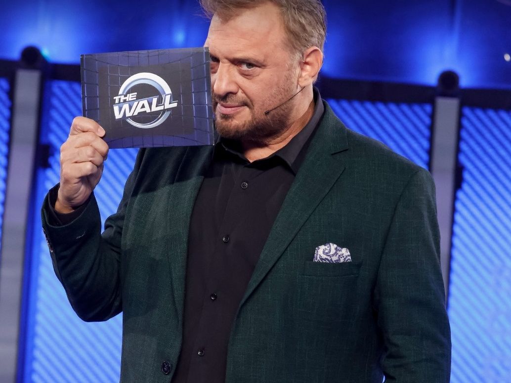 Ο Χρήστος Φερεντίνος υψώνει το The Wall και έρχεται αντιμέτωπος με όλα τα φαβορί του prime time