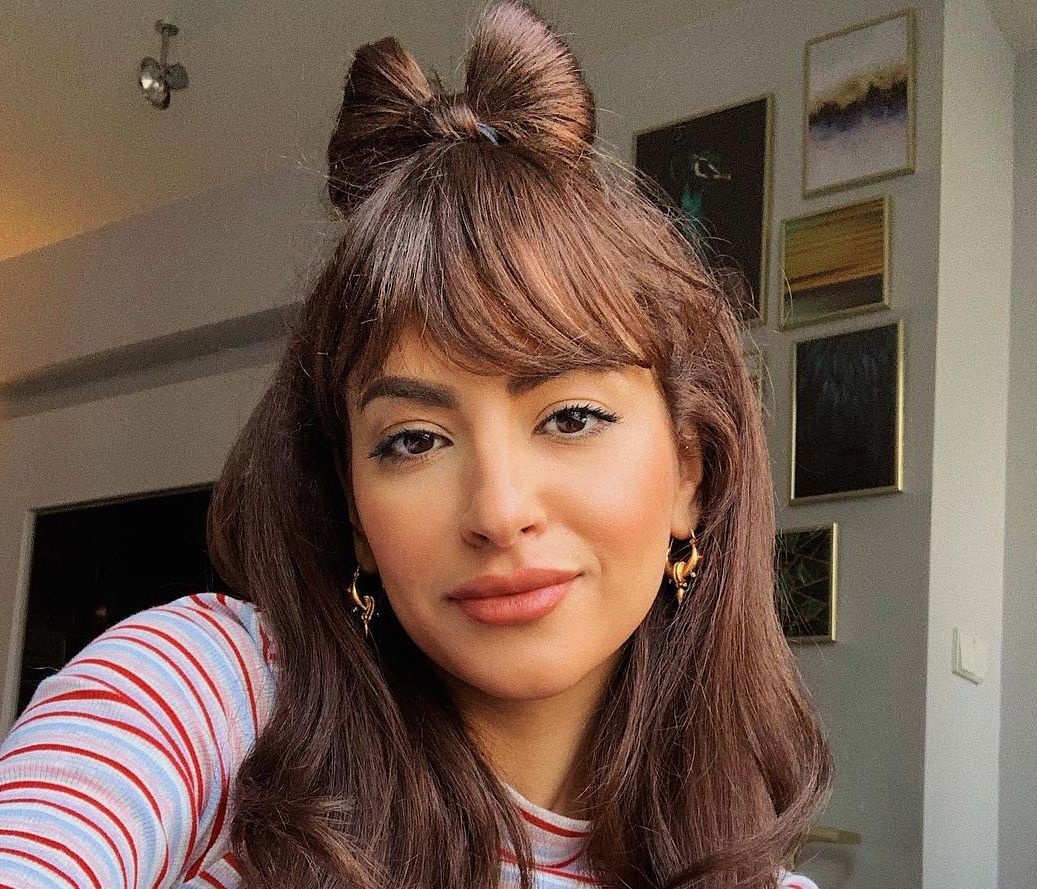 Δες πώς θα δημιουργήσεις μόνη σου το χτένισμα - φιογκάκι με τα μαλλιά σου