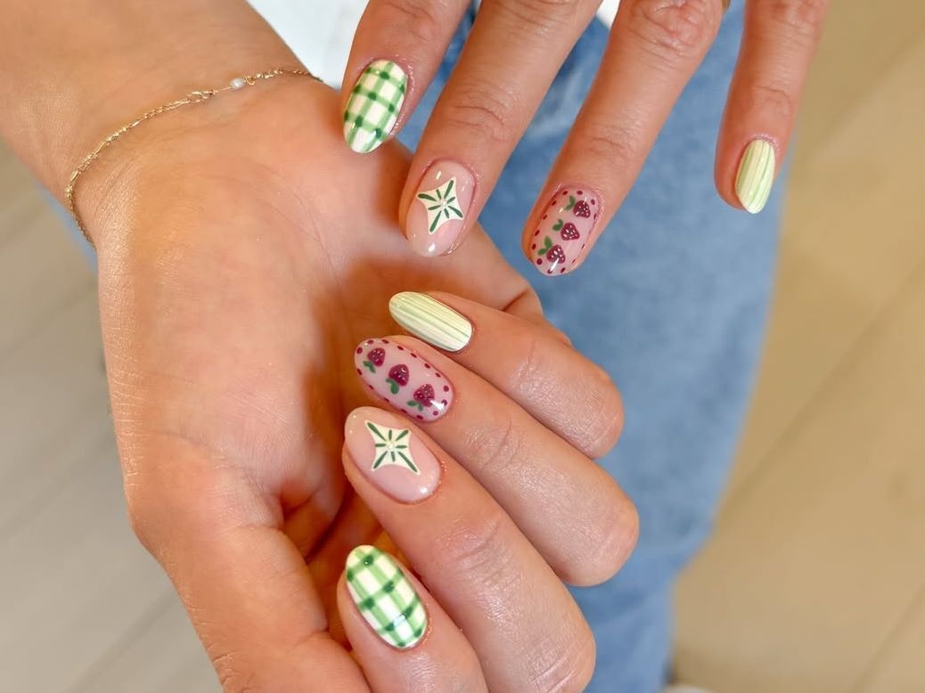 Picnic core nails: Το cutest trend στα νύχια για επιτυχημένο euro summer