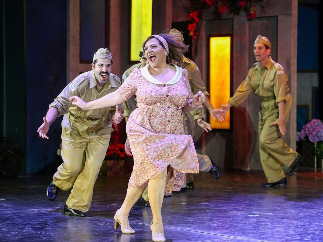 «Μάλιστα κύριε Ζαμπέτα»: Μια θριαμβευτική πρεμιέρα που καταχειροκροτήθηκε στο ΔΕΗ Θέατρο Άλσος