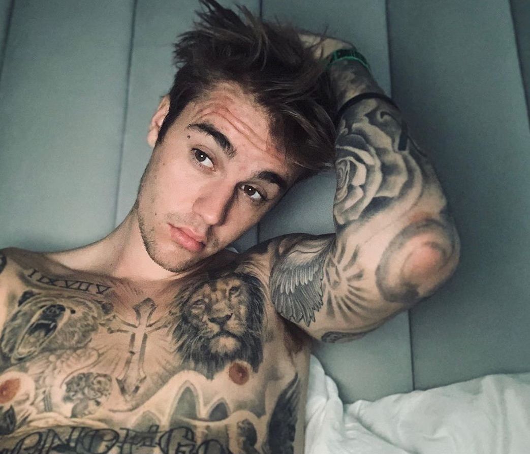 Justin Bieber: Δε φαντάζεσαι τι μπλουζάκι φόρεσε για να βγει date με τη Hailey