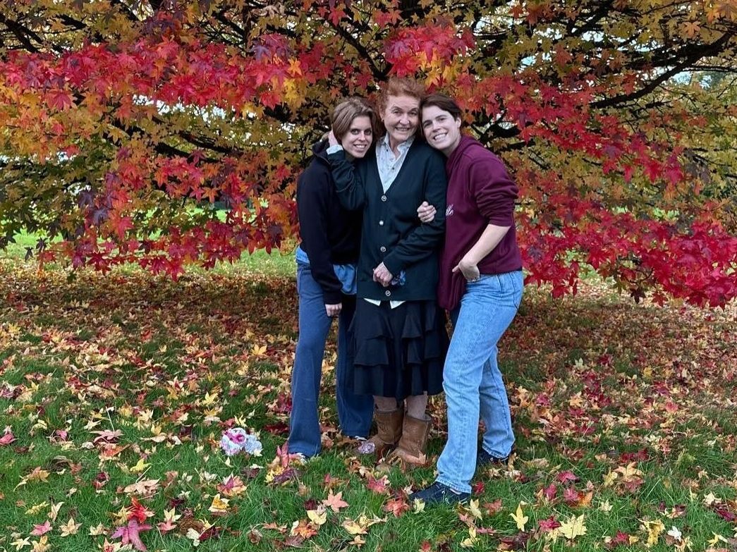 Τι σημαίνει η απώλεια του τίτλου για τη Sarah Ferguson και τι ισχύει για τις Βεατρίκη & Ευγενία