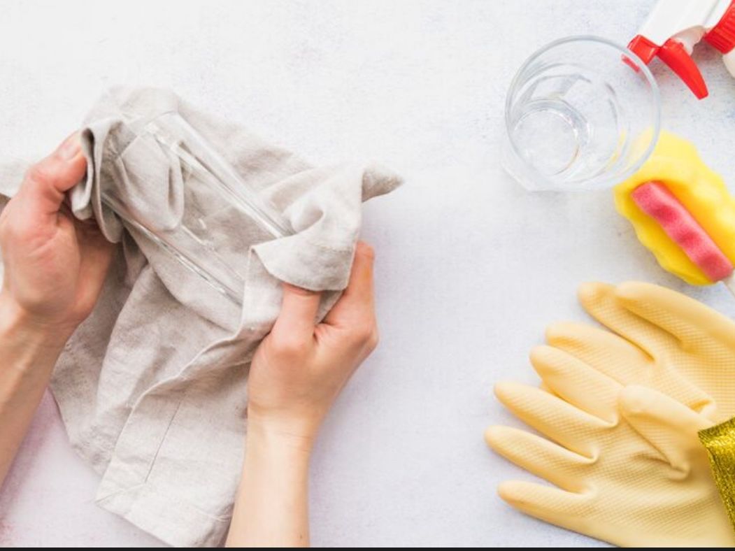 Το πανέξυπνο κόλπο της Martha Stewart για να εξαφανίζεις έναν φρέσκο λεκέ από λάδι στα ρούχα