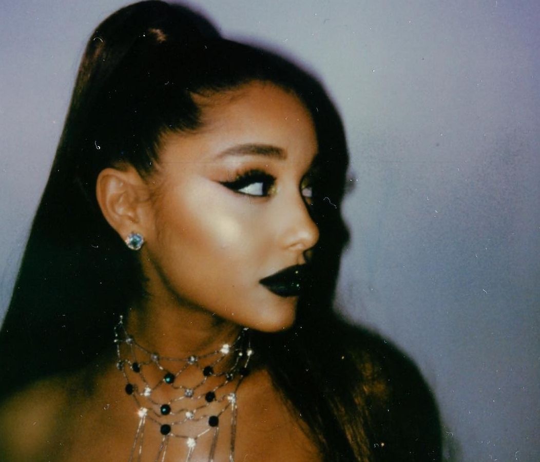 Η Ariana Grande «έσπασε» τη σιωπή της μετά τη διάλυση του αρραβώνα και πήρε μια σημαντική απόφαση