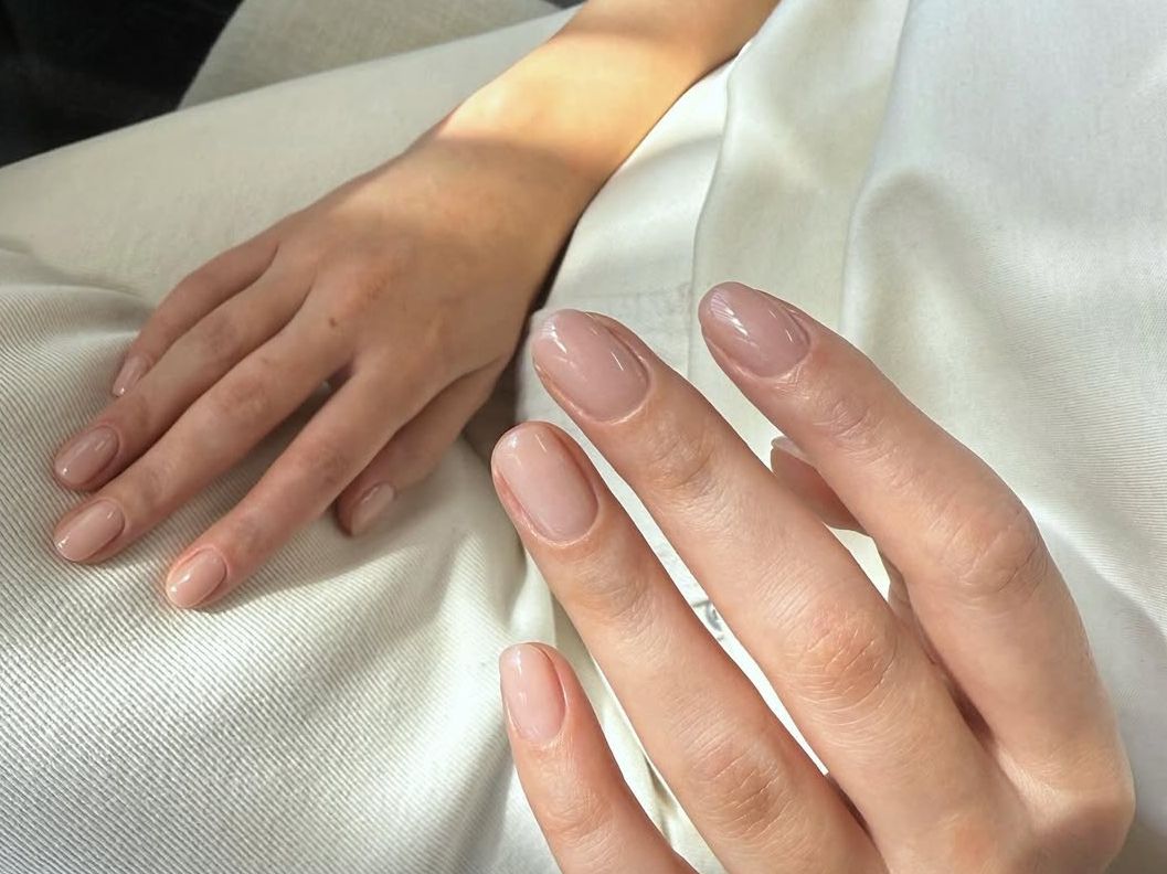 Bare nails: Old money αισθητική ή άλλη μία προβληματική τάση ομορφιάς;