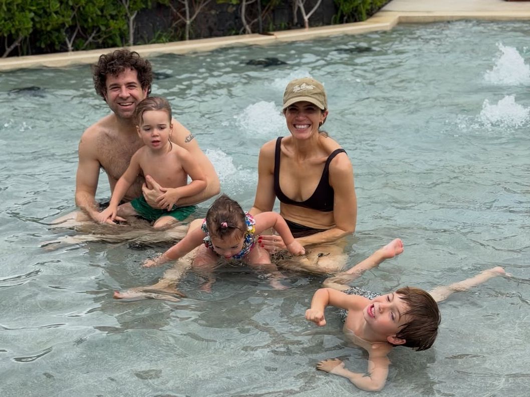 Mandy Moore: Δείχνει χωρίς φίλτρα το σώμα της μετά από 3 παιδιά σε 3,5 χρόνια