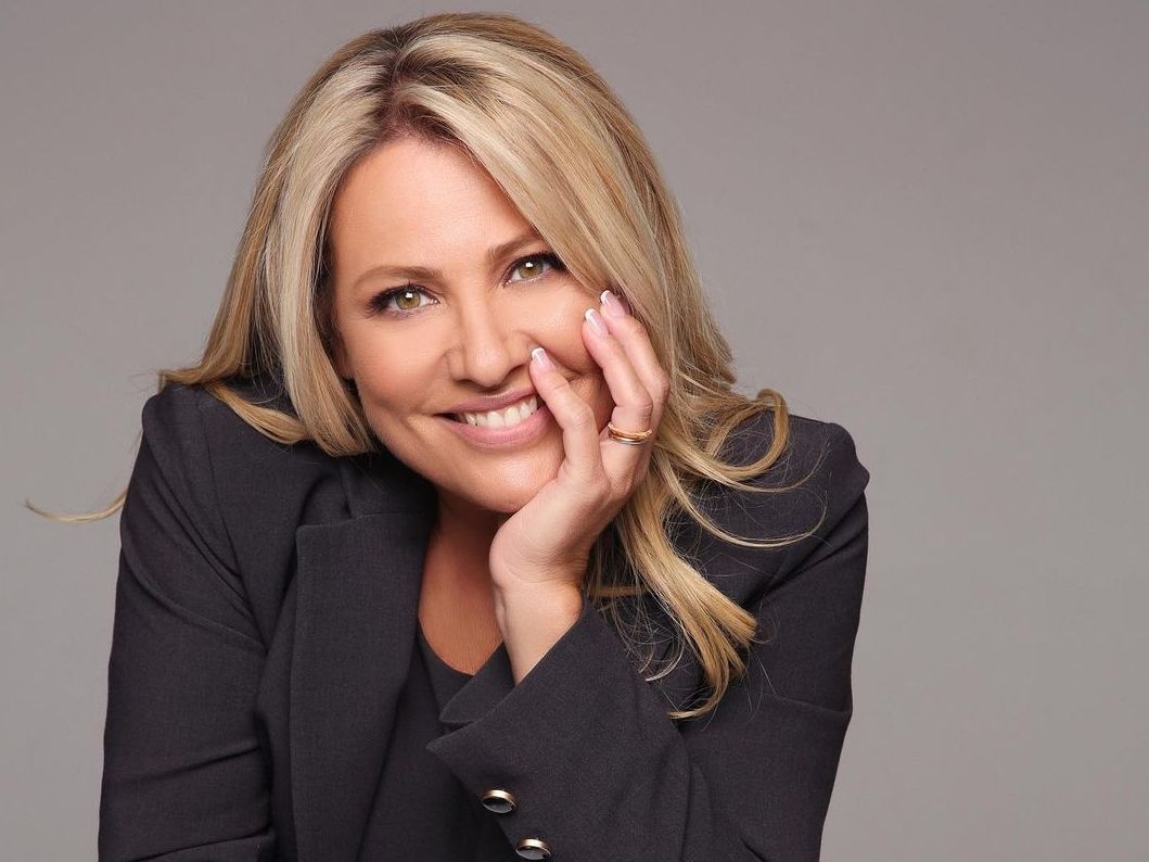 Η φωτογραφία της Μαριάννας Τουμασάτου πριν 32 χρόνια έφερε δάκρυα στη μεγάλη τηλεοπτική της αντίπαλο