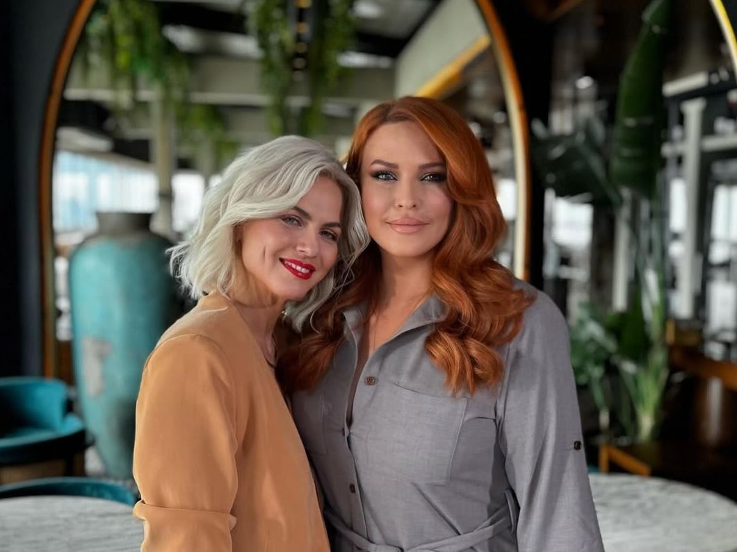 «Δυσκολεύομαι να συμφιλιώσω τη θηλυκότητά μου με τον ρόλο της μητέρας», λέει η Σίσσυ Χρηστίδου