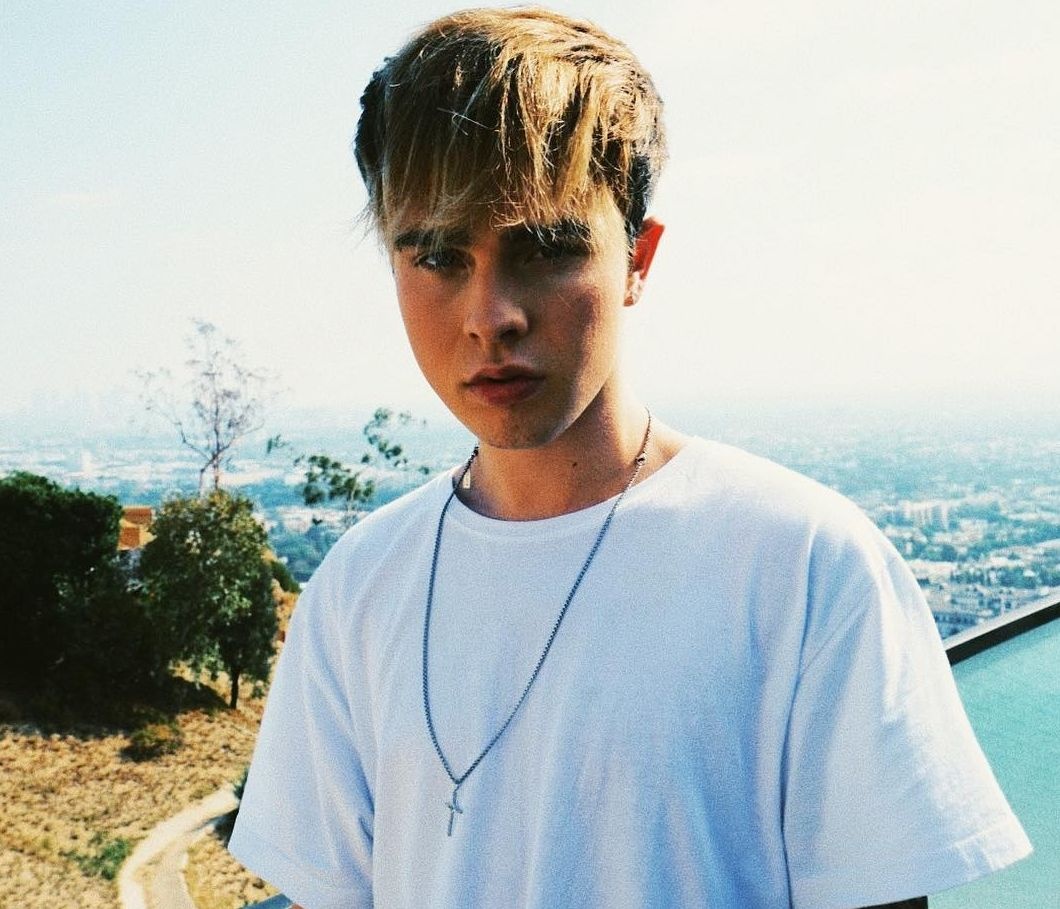 Ποιος είναι ο 18χρονος Mike Singer που διασκεύασε το διάσημο «Bella Ciao»