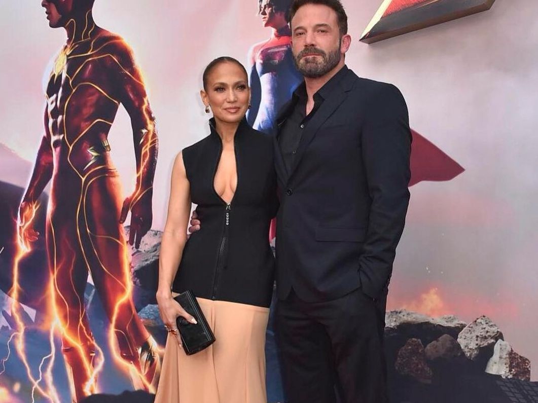 Ο Affleck ημίγυμνος στο ντους: Κάπως έτσι γιόρτασε τον μπαμπά Ben η JLo και τα σχόλια την δίκασαν