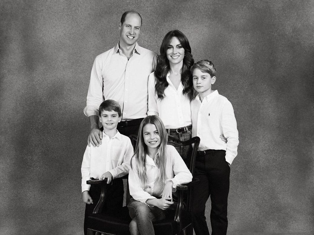 1,5 εκ. likes σε 8 ώρες για τον William, την Kate και τα παιδιά τους που πόζαρουν για τις γιορτές