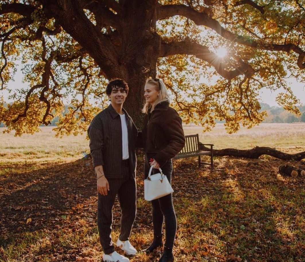 Υπάρχει σημαντικός λόγος που η Sophie Turner παντρεύτηκε στο Vegas και δεν τον φαντάζεσαι