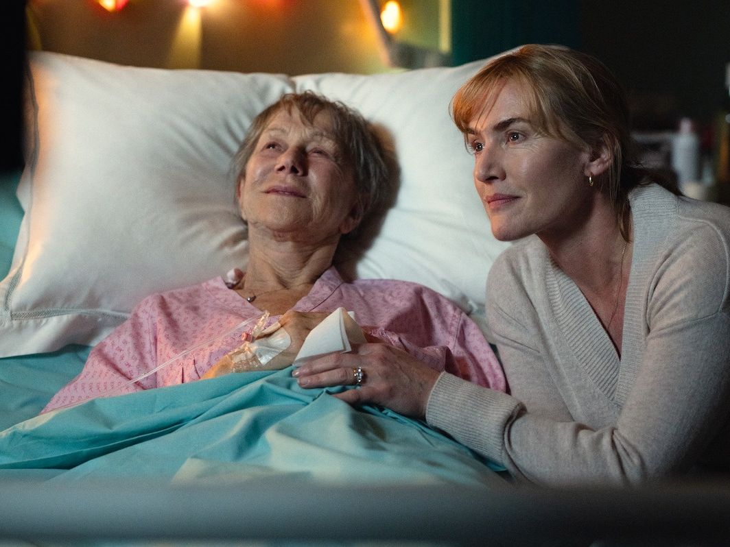 Goodbye June: Το σκηνοθετικό ντεμπούτο της Winslet ζεσταίνει την καρδιά όσων βιώνουν την απώλεια