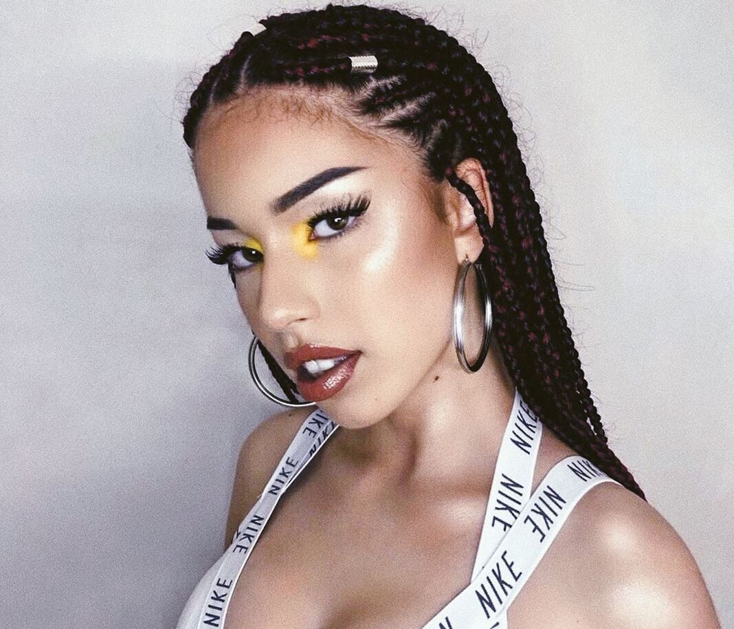 Natasha Kay: Η «Teen Queen» ποζάρει με μαγιό και αφήνει άφωνες