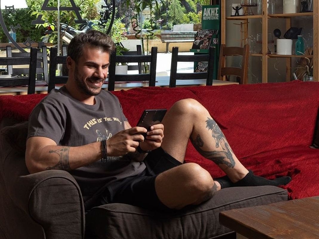 O Άκης Πετρετζίκης απαντά στο τρολάρισμα για το φαγητό που έμεινε από το Πάσχα
