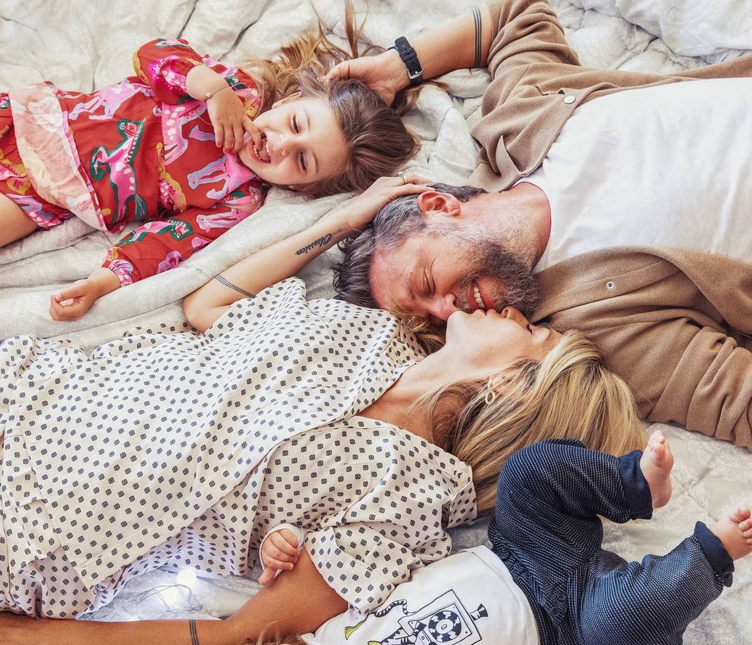 Σκαφίδα- Βαρδής: Δείτε πώς στόλισαν το δέντρο παρέα με τα παιδιά τους