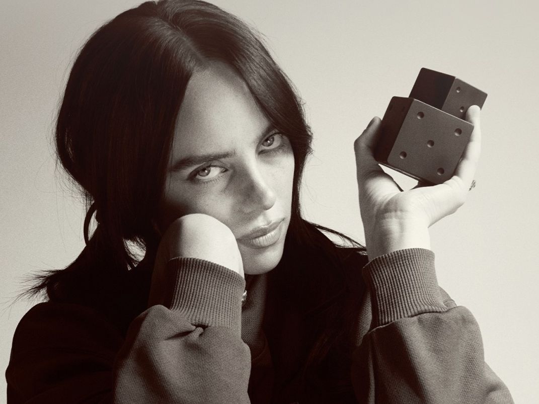 Η Billie Eilish μάς συστήνει τη νέα μας αρωματική εμμονή