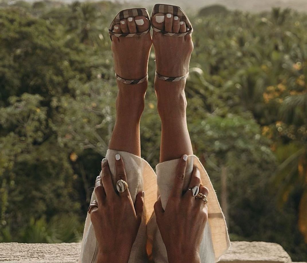 Square Sandals: Η μεγαλύτερη τάση του καλοκαιριού στα παπούτσια είναι πολύ κομψή