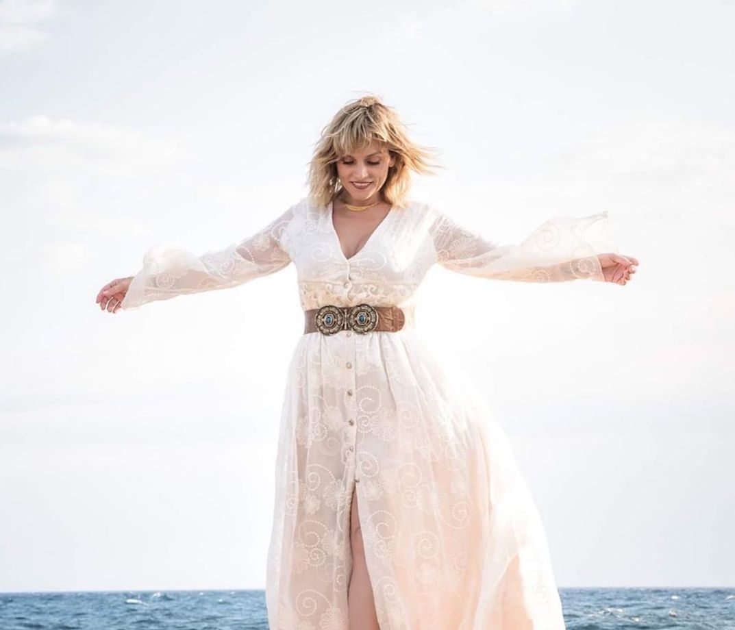 Ζουγανέλη-Δημητρίου: «Καυτά» φιλιά στη μέση του δρόμου-Έγκυος η Ελεονώρα;