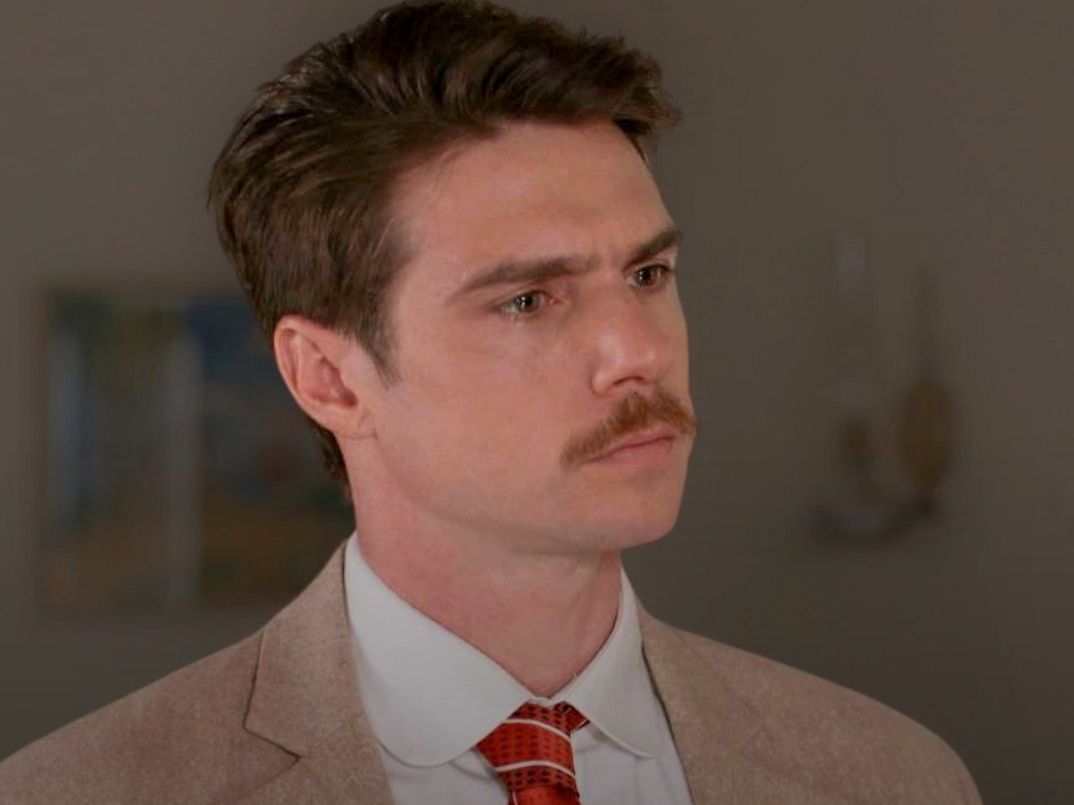 Αυτή είναι η κρυφή ταυτότητα του Άρη Δανέζη του Grand Hotel: Ποιοι τον αναζητούν;