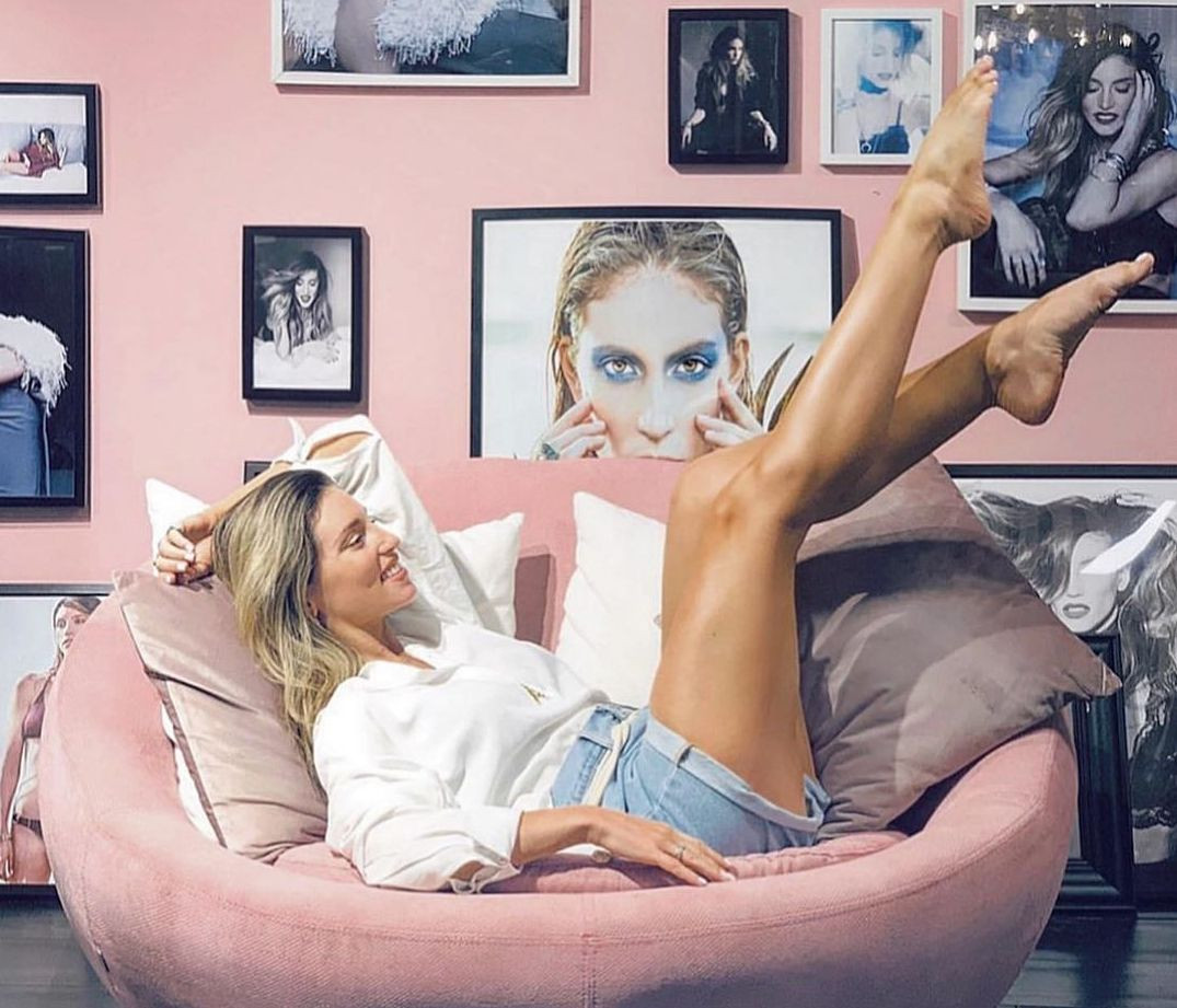 Βρήκαμε το jean shorts της Αθηνάς Οικονομάκου και σου λέμε πώς να το αποκτήσεις