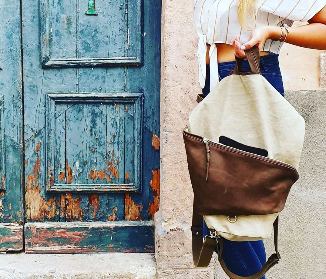 Οδηγός Αγοράς: 10 backpacks για πρακτικές και κομψές εμφανίσεις και τον Αύγουστο