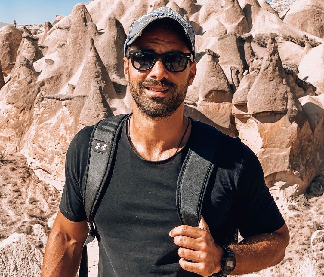 Ο Σάκης Τανιμανίδης έχει κάτι να σου πει. Και καλό θα ήταν να τον «ακούσεις»