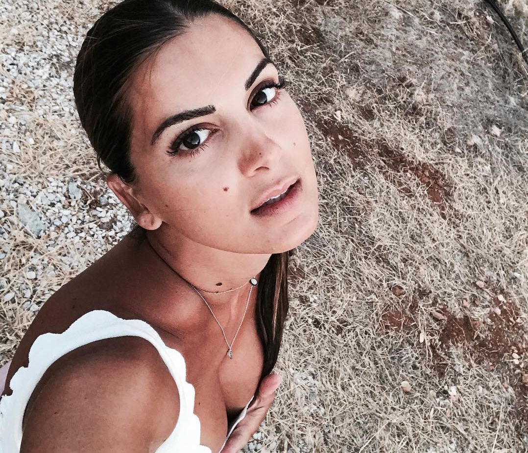 Σταματίνα Τσιμτσιλή: Η έκπληξη που δέχθηκε από τις κόρες της στην παραλία