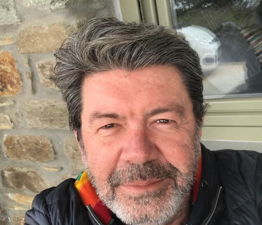 Ο Γιάννης Λάτσιος φωτογραφίζει τις κόρες του και «ρίχνει» το Instagram