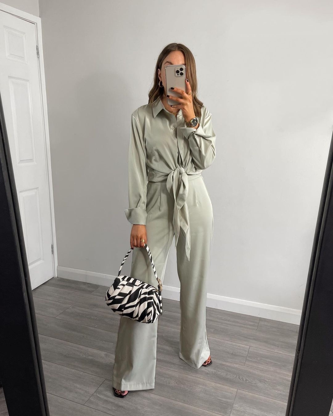 Sage Green: Το απόλυτο color trend του φθινοπώρου - Πώς θα το φορέσεις