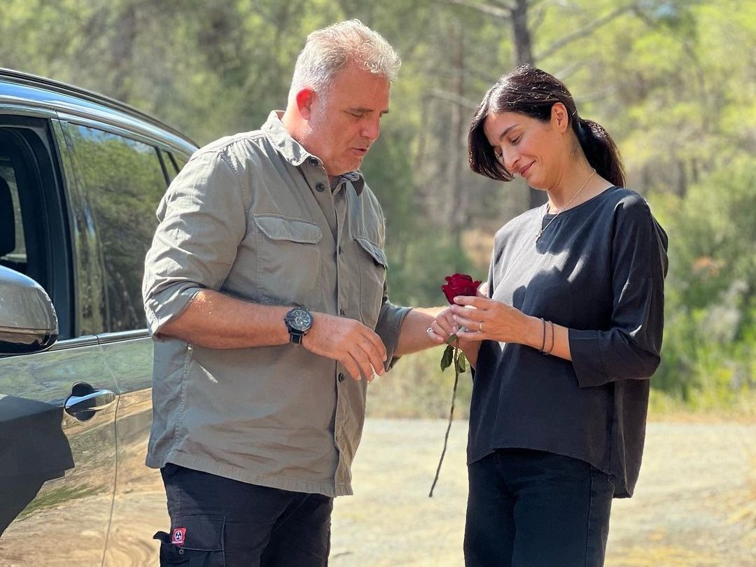 2 ζευγάρια στη Γη της ελιάς χωρίζουν και ο Στάθης με την Ιουλία ξαναζούν τον έρωτά τους