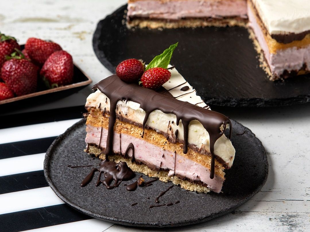 Άκης Πετρετζίκης: Τούρτα παγωτό