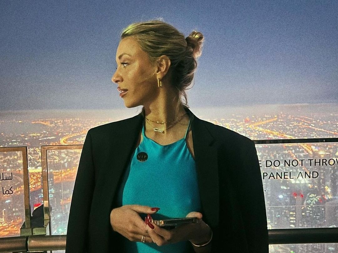 Η Γαρυφαλλιά Καληφώνη μας δείχνει τον πιο εύκολο «top knot bun» για όλες τις περιστάσεις