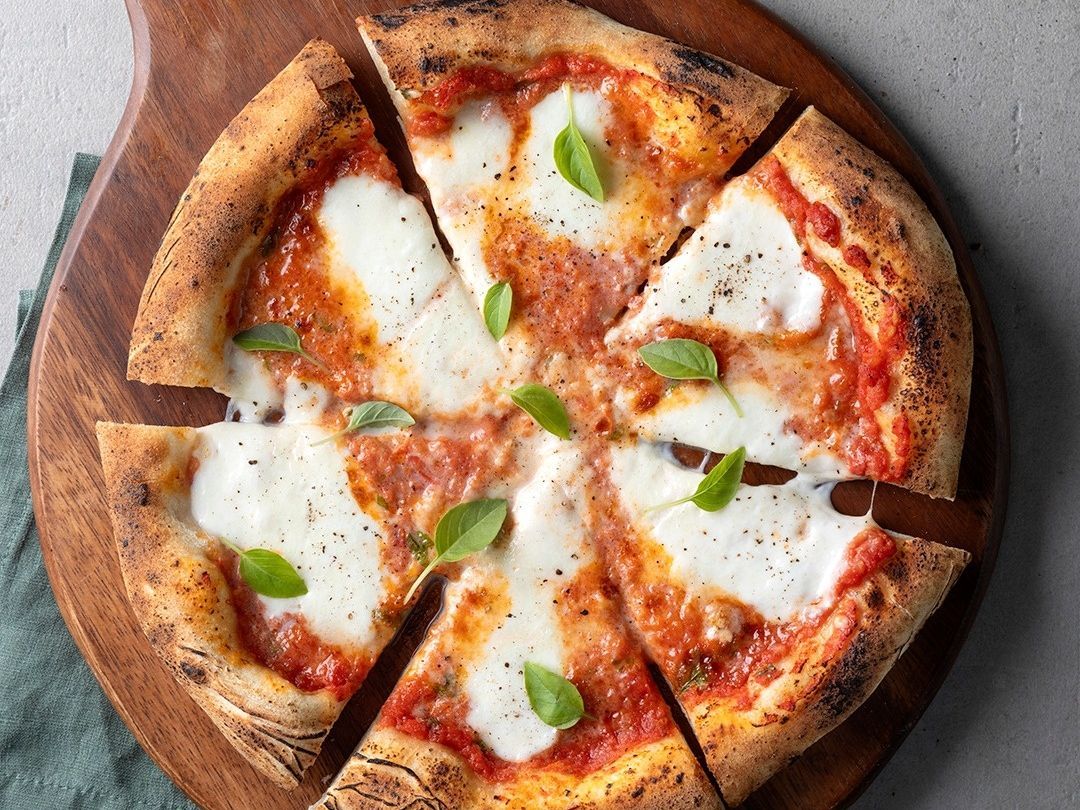 Άκης Πετρετζίκης: Πίτσα Ναπολιτάνα