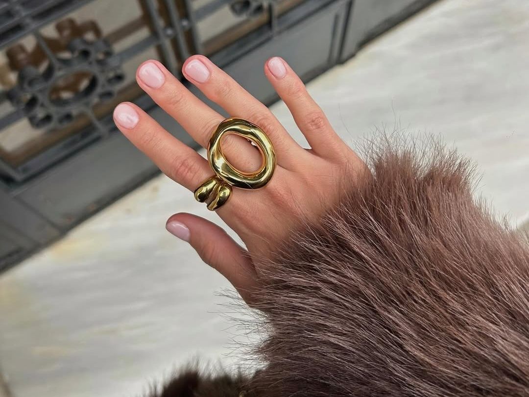 Mocha mousse, burnt orange & ακόμα 2 manicure που αναδεικνύουν τα άκρα